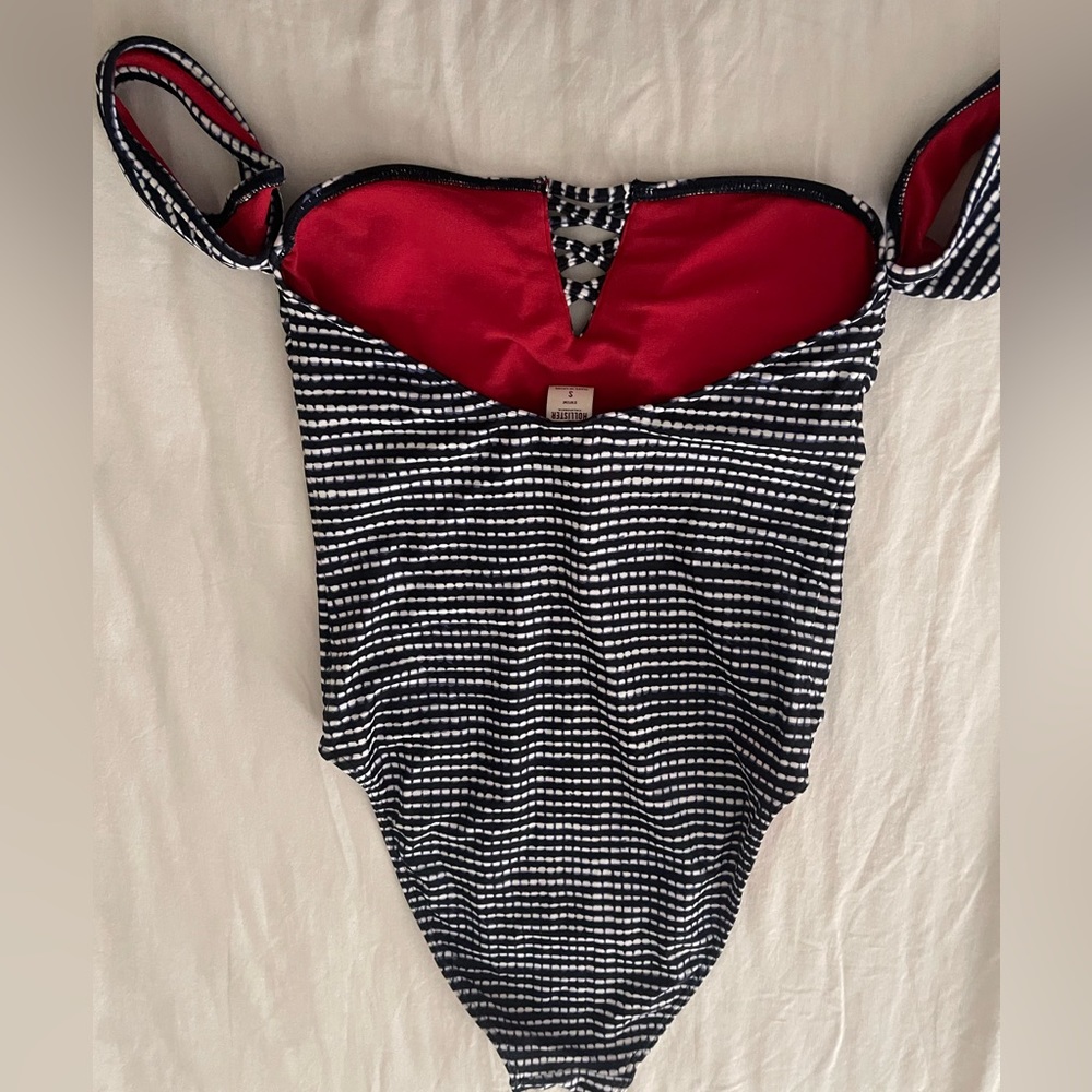 Hollister Swimsuit one piece for women - Picture 9 of 16
